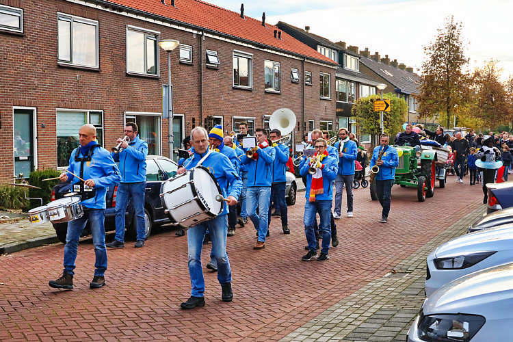 Aankomst van de Sint en zijn Zwarte Pieten in Waarder_028